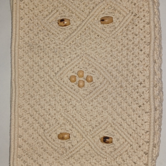 Macrame cream Wristlet clutch with wooden beads details beach - Picture 4 of 17